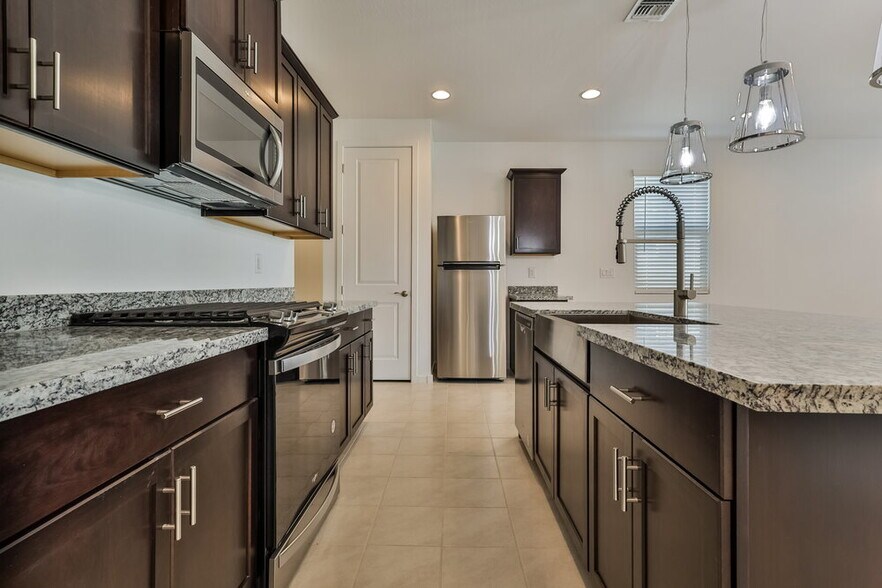 Building Photo - 11008 W Parkway Dr