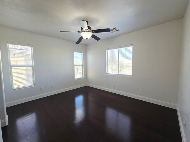 Building Photo - GORGEOUS 4BD/3BA IN SILVERADO RANCH
