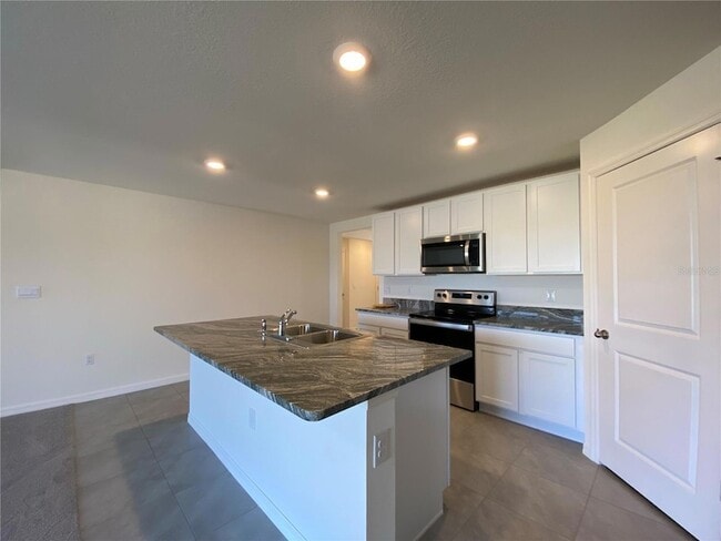 Building Photo - 661 W Twisted Oaks Dr