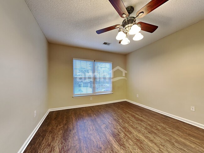 Building Photo - 8788 Red Oak Drive
