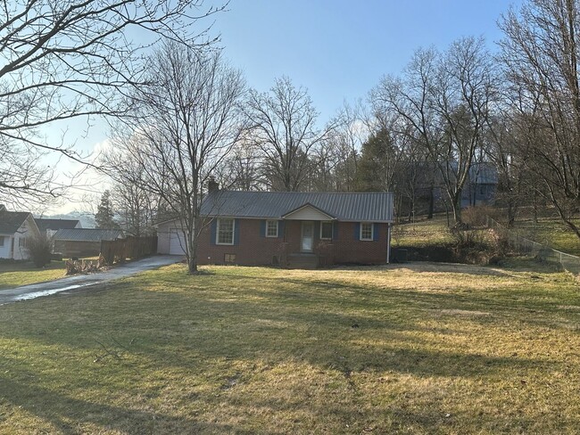 Building Photo - 3 Bdrm/1 Bath Brick Home  Kingsport TN