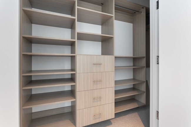 Building Photo - The Vista - 2 bed/2.5 bath Pearl District Condo w/parking/storage/concierge/most utilities/amenities