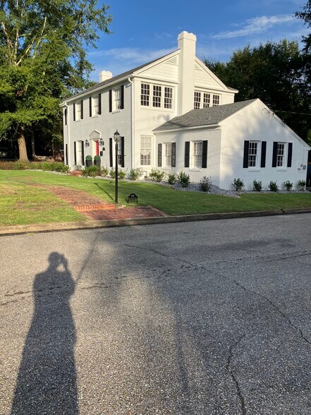 Building Photo - 404 E Fairview Ave