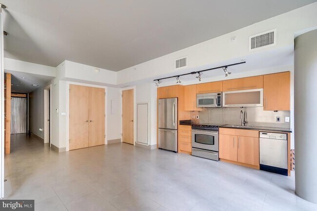 Building Photo - 1133 14th St NW
