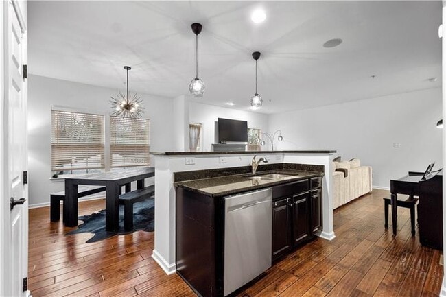 Building Photo - 294 Maple Ridge Dr