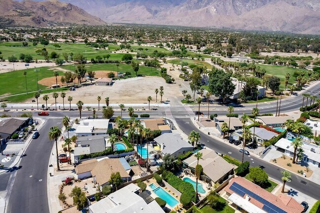 Building Photo - 864 S Mountain View Dr