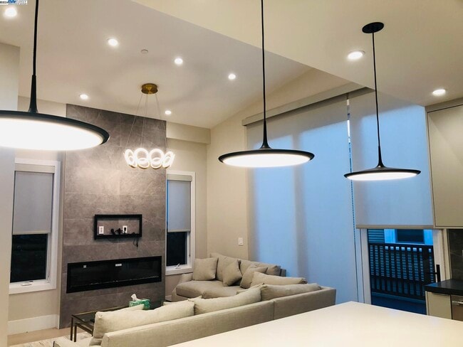 Building Photo - 466-4B1 Ruthven,Palo Alto CA 94301