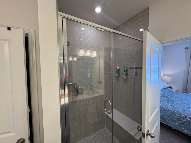 Building Photo - 5009 Layman Dr