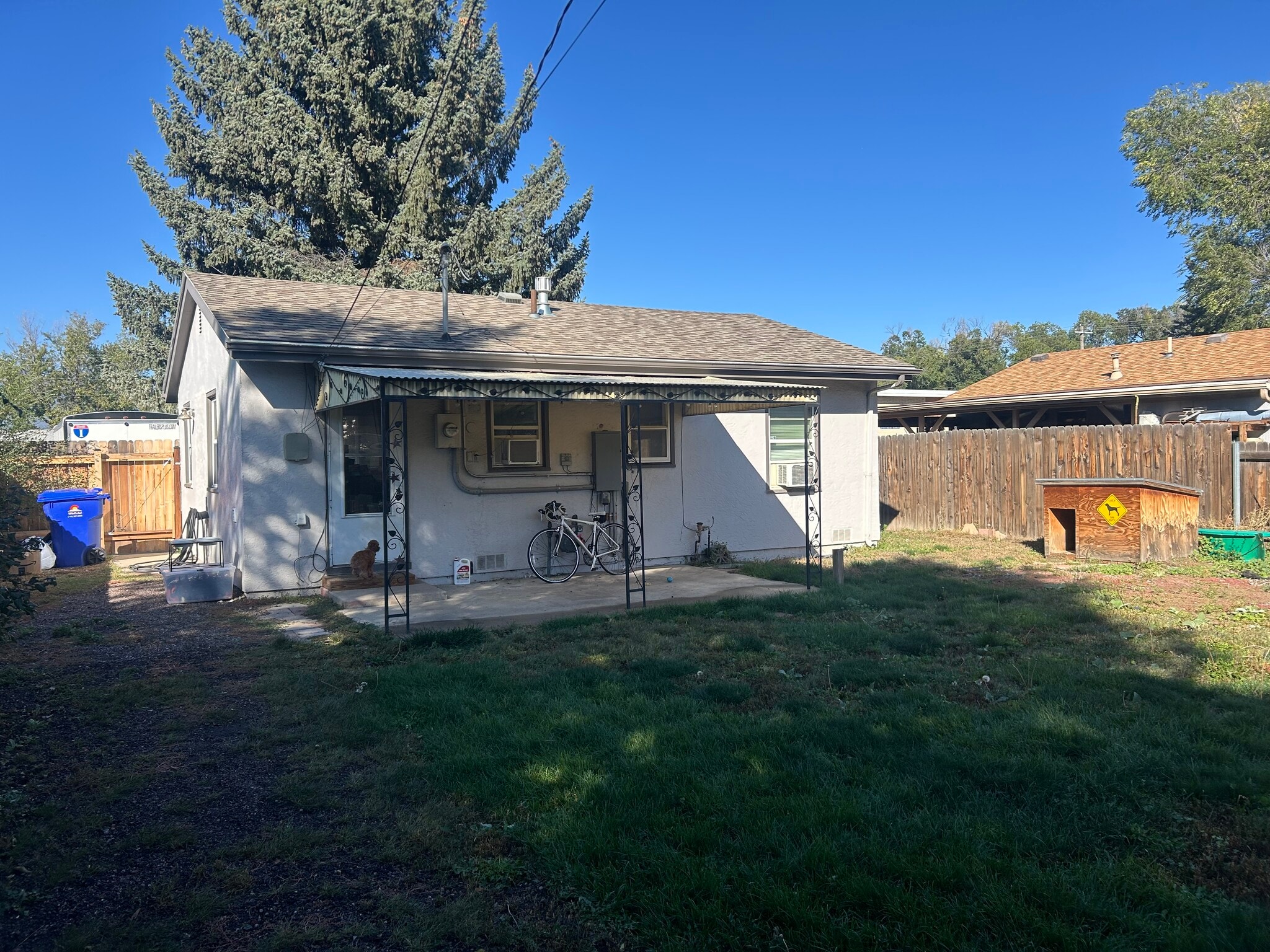 Backyard with covered concrete patio - 3121 N Arcadia St