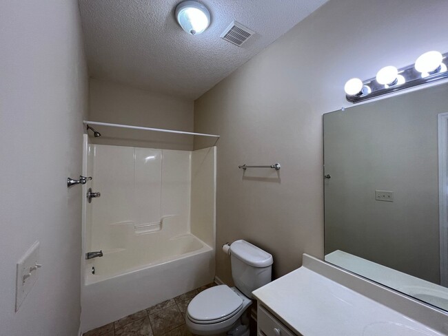 Building Photo - Beaver Creek Condo Enjoy Living at it's Fi...