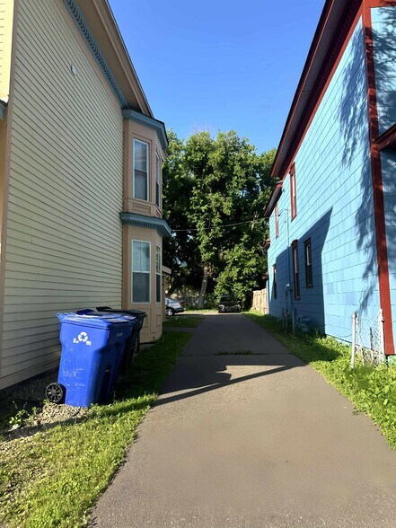 Building Photo - 360 Maria Ave