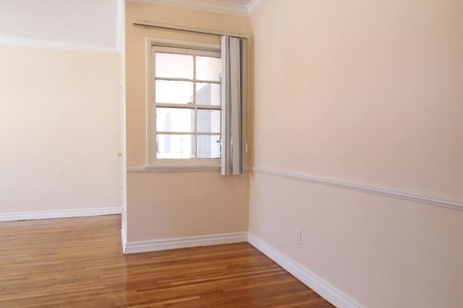 Building Photo - 1 bedroom in Los Angeles CA 90028