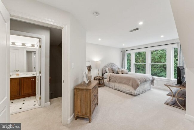 Building Photo - 1627 Colonial Hills Dr