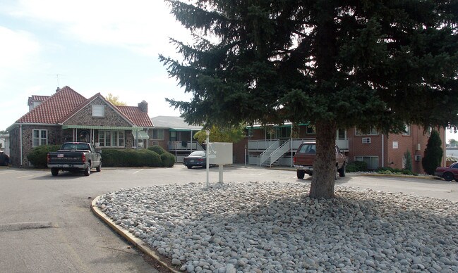 Garland St Apartments - 1600-1604 Garland St
