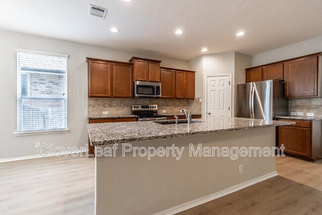 Building Photo - 920 Laserra