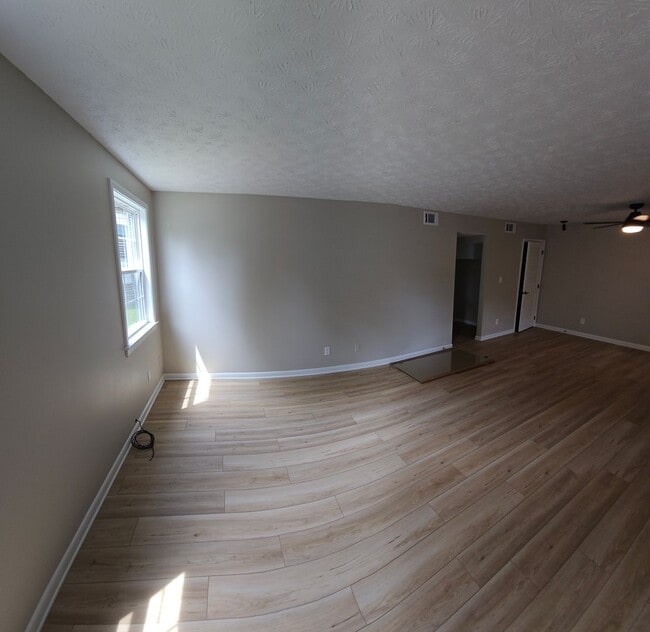 {MA3101} COMPLETELY RENOVATED. Available ... - {MA3101}  COMPLETELY RENOVATED. Available ...