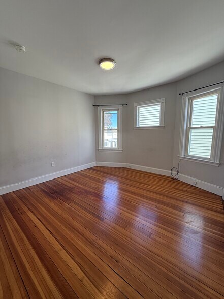 Building Photo - 26 Taft St