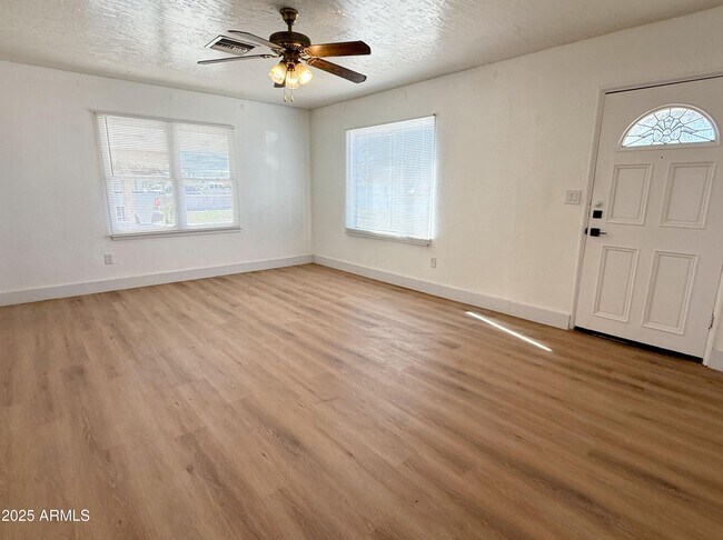 Building Photo - 2817 N 30th Pl