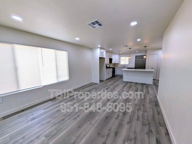 Building Photo - 1358 N Murray St