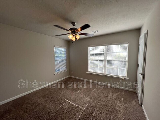 Building Photo - 616 Dobhill Ln