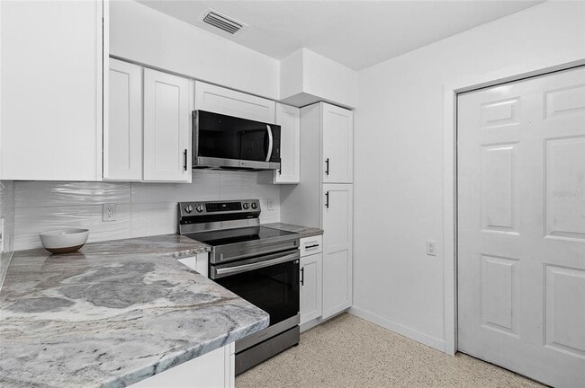 Building Photo - 3700 Whiting Dr SE