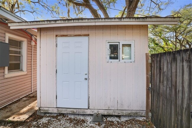 Building Photo - 524 6th Ave NE