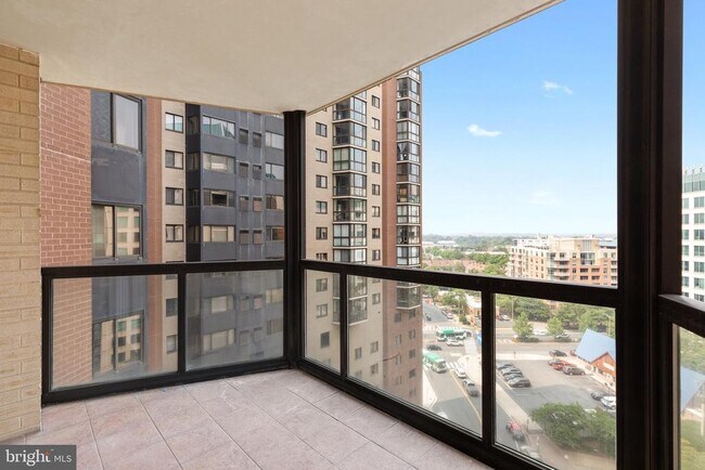 Building Photo - 900 N Stafford St
