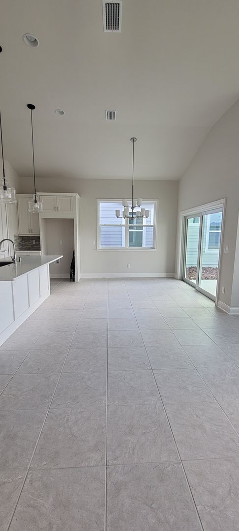 Building Photo - 3/2 with 2 car garage. Newer Construction home in Oakmont