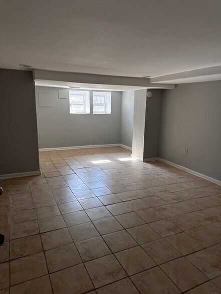 Building Photo - 2206 Penrose Ave