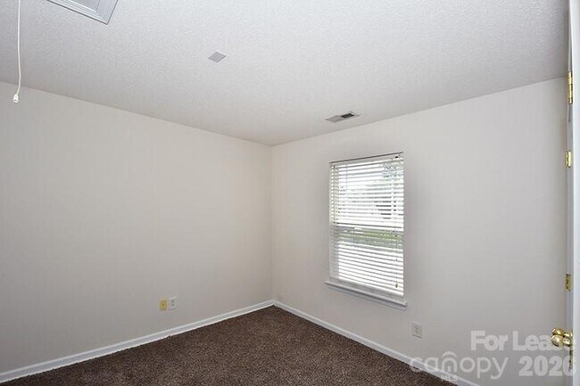 Building Photo - 118 Peterborough Dr