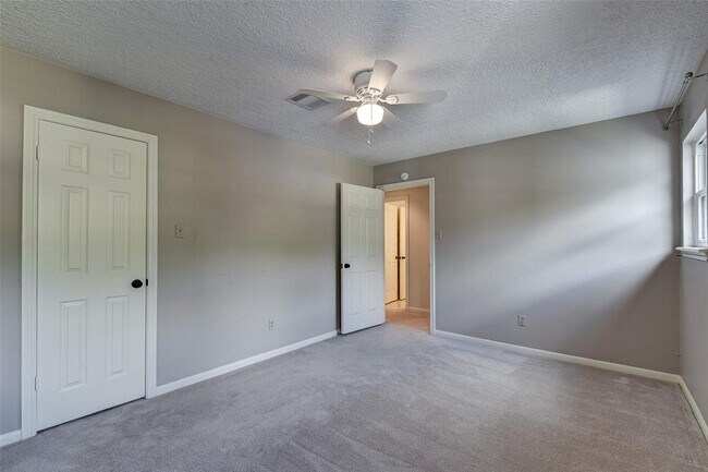 Building Photo - 20642 Laurel Lock Dr