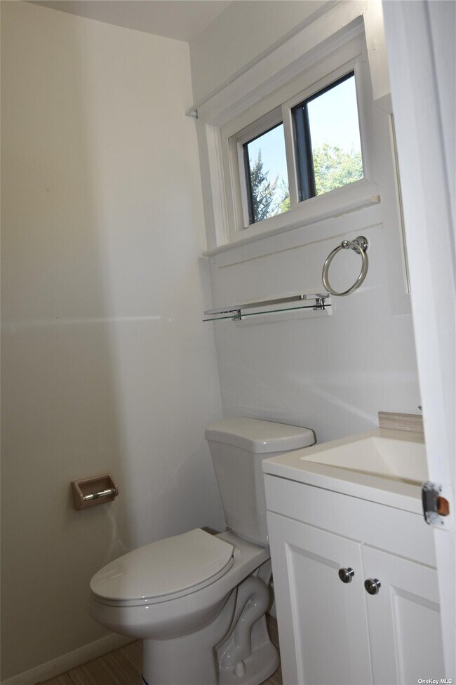 Building Photo - 76 Knolls Dr