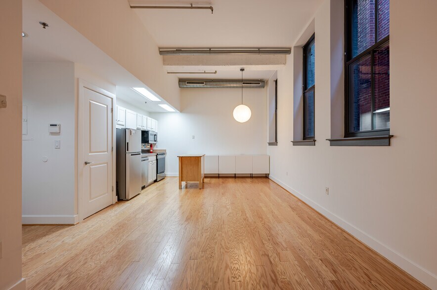 Building Photo - 916 G St NW