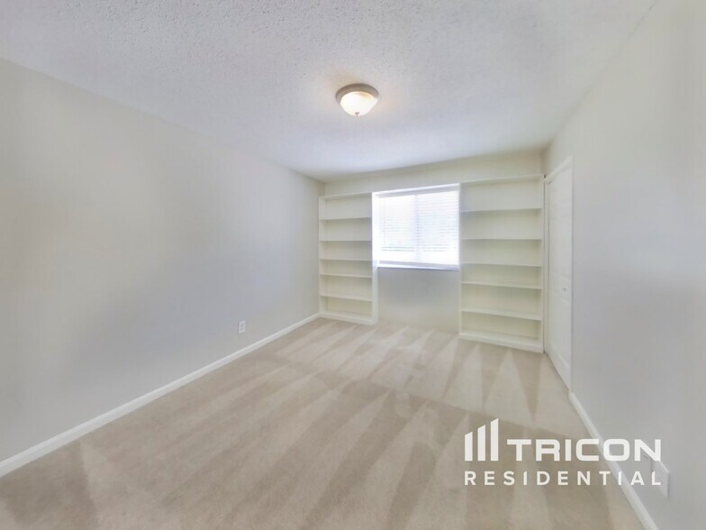 Building Photo - 5726 Springhaven Dr