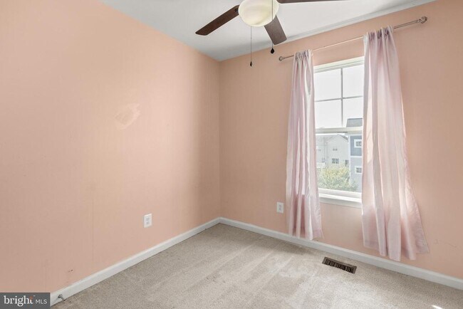 Building Photo - 111 Rotunda Dr