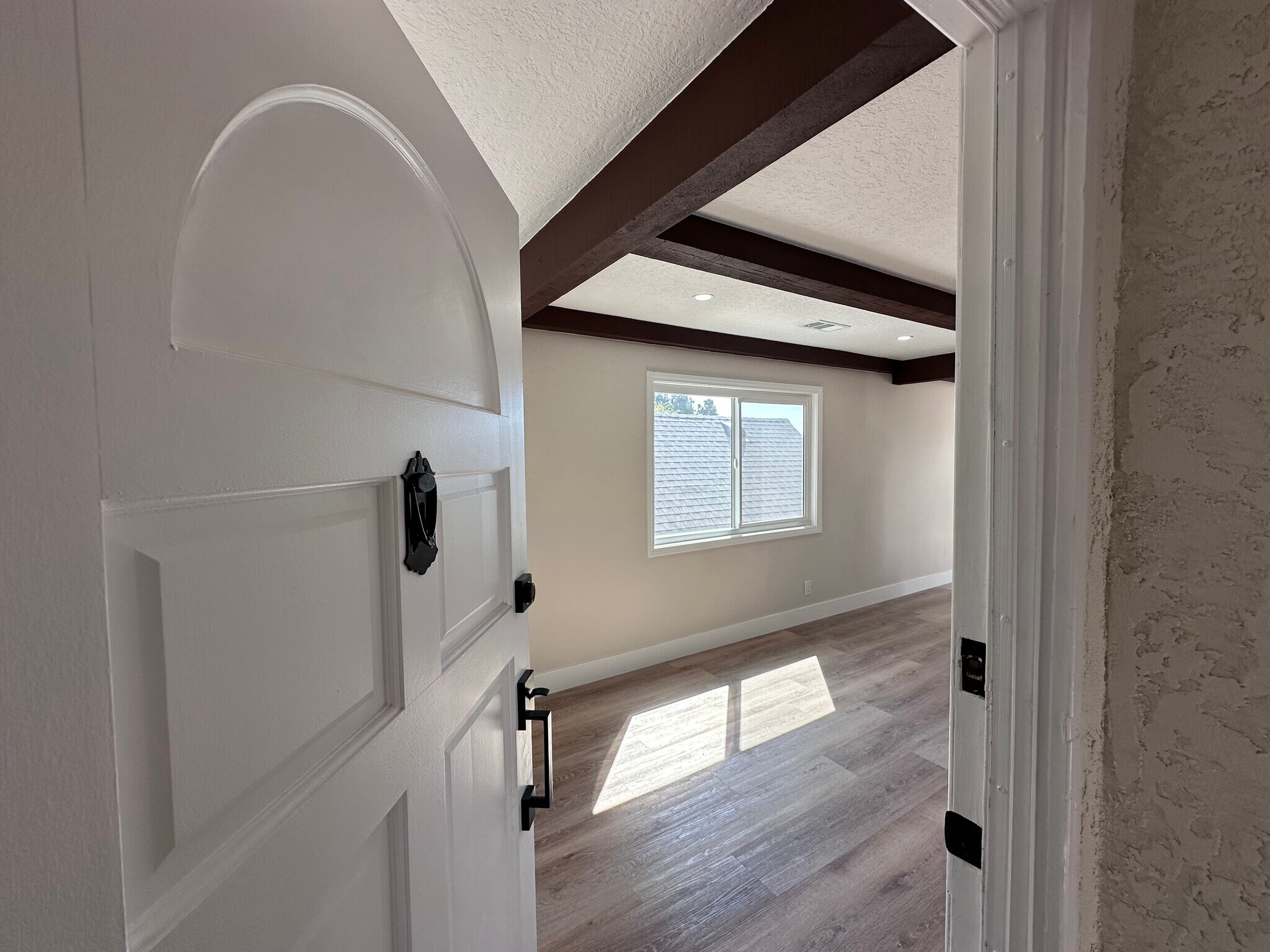 Building Photo - 770 W 2nd St