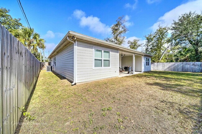 Building Photo - Charming 3-Bedroom, 2 Baths with an Office...