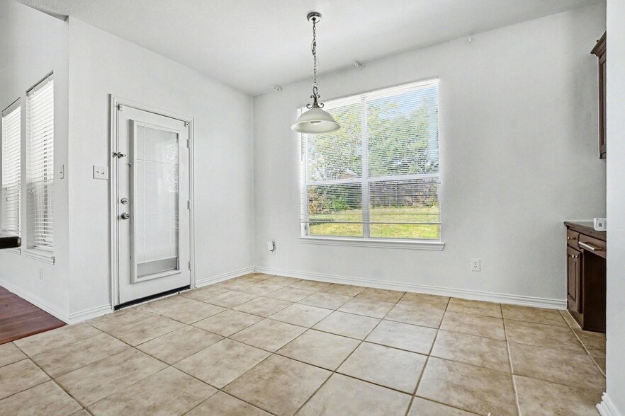 Building Photo - 3023 Riverwood Ln