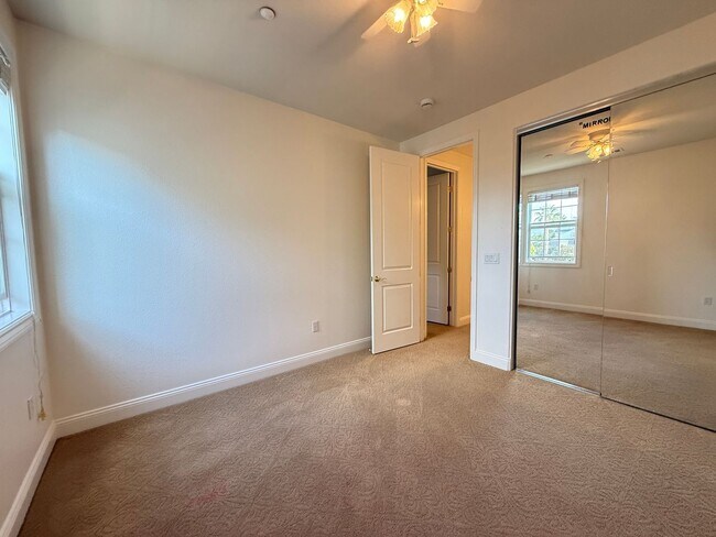 Building Photo - 3687 Whitworth Dr