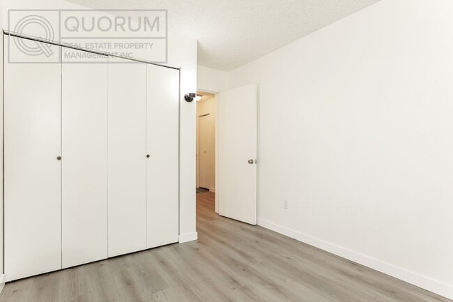 Building Photo - 3 Bed 2 Bathroom Edmonds Condo!