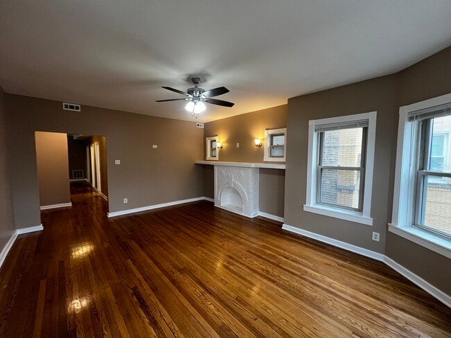 Building Photo - 735 N Hamlin Ave