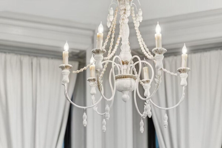 Building Photo - 60 E 56th St