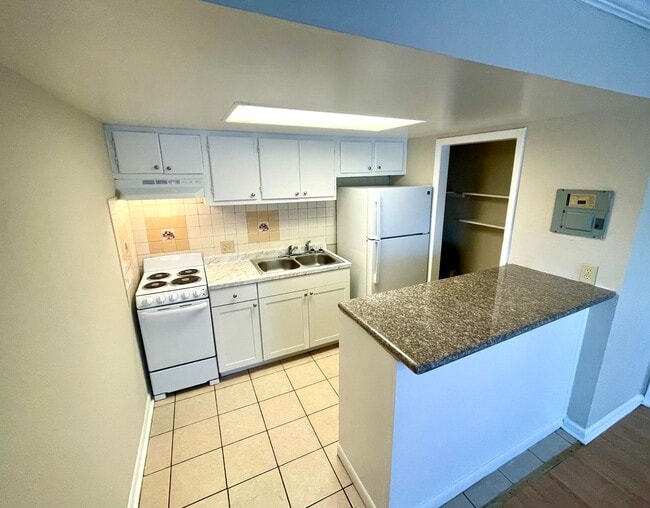 Building Photo - 1BD/1BA Apartment off Curry Ford in Henley...