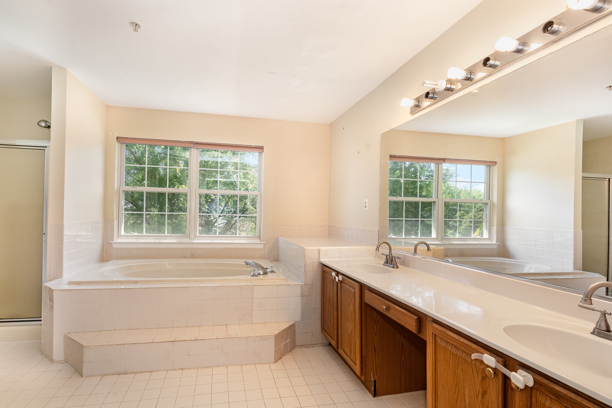 Building Photo - 200 Woodgreen Cir