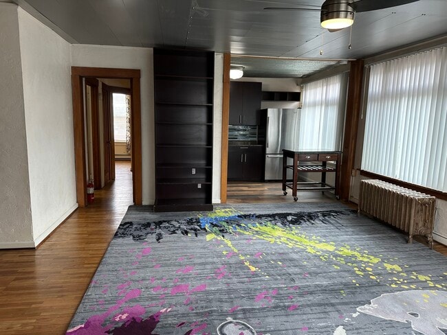 Building Photo - 1208