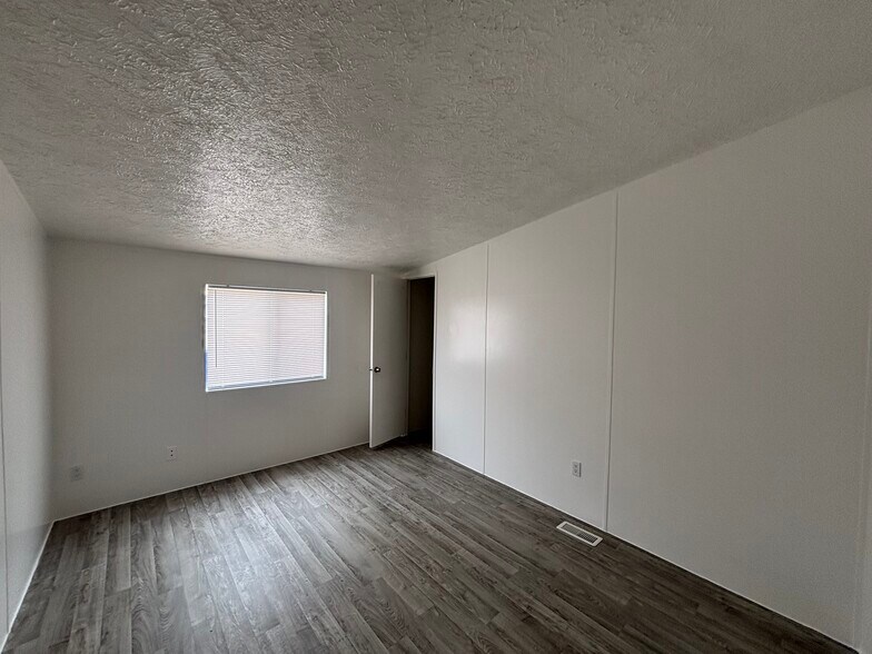 Building Photo - 4098 E White Water Dr
