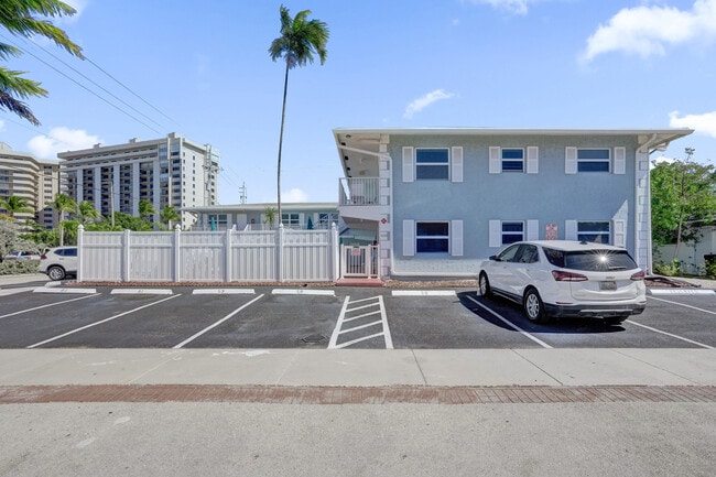 Building Photo - 4658 Bougainvilla Dr