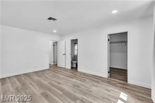 Building Photo - Spacious Single Story Home Near Sahara/Eas...