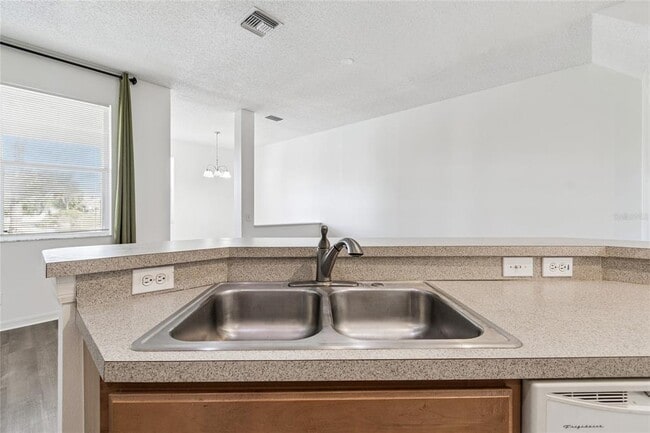 Building Photo - 571 Shoreham Ct NE