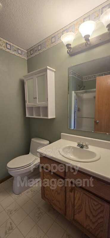 Building Photo - 4110 Three Oaks Dr